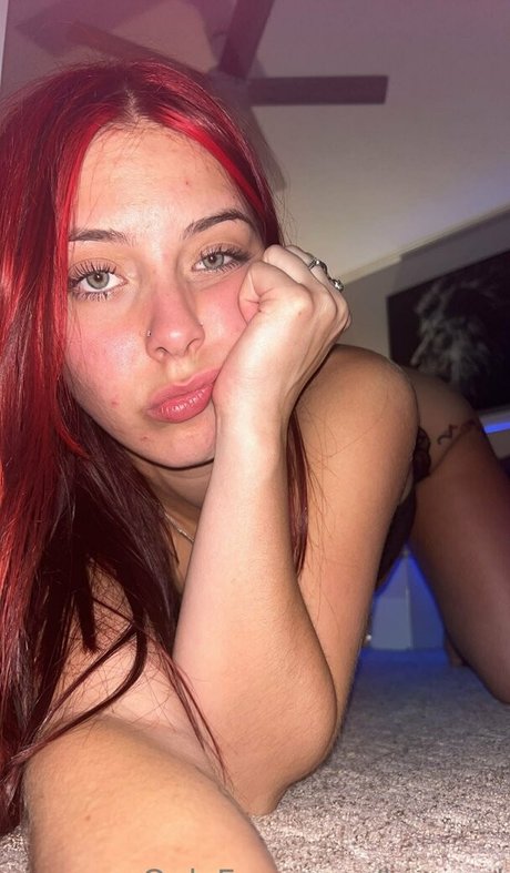 Naken lekkede OnlyFans-bilde av Luvvred