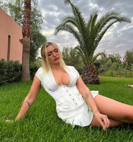 Naken lekkede OnlyFans-bilde av Milliet25