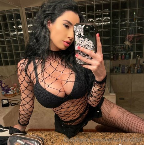 Nøgent lækket OnlyFans-billede af Paris Dylan