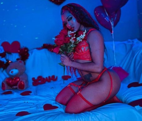 Kiera Hogan OnlyFansリークヌード写真
