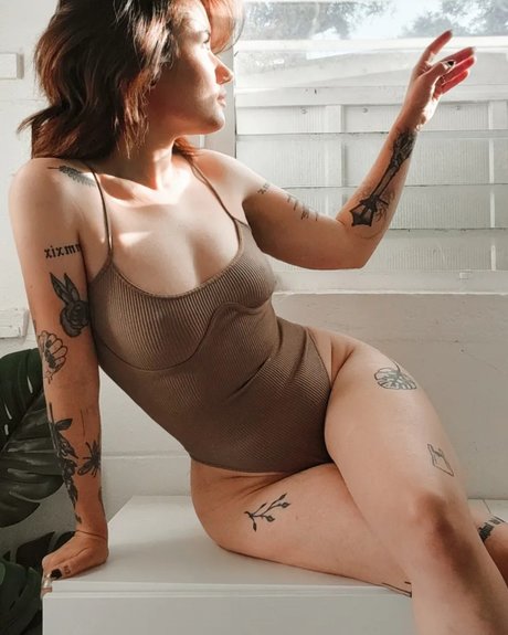 Naken läckt OnlyFans-bild av L