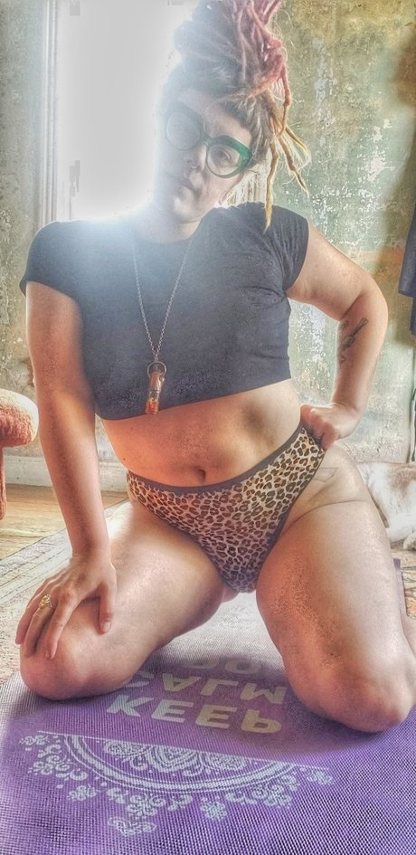 Обнаженная фотография утечки OnlyFans от Lexibloomshroom