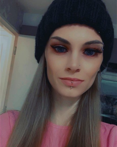Naakte gelekte OnlyFans-foto van Chloe Neale