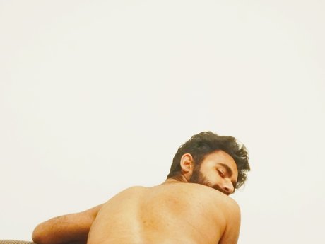 Naakte gelekte OnlyFans-foto van Leo Solandres