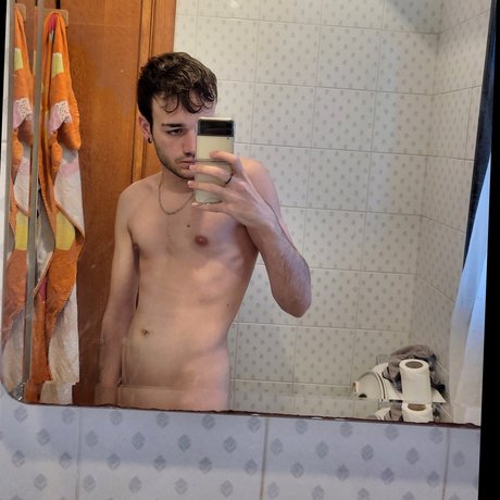 Naakte gelekte OnlyFans-foto van Leo Micalizzi