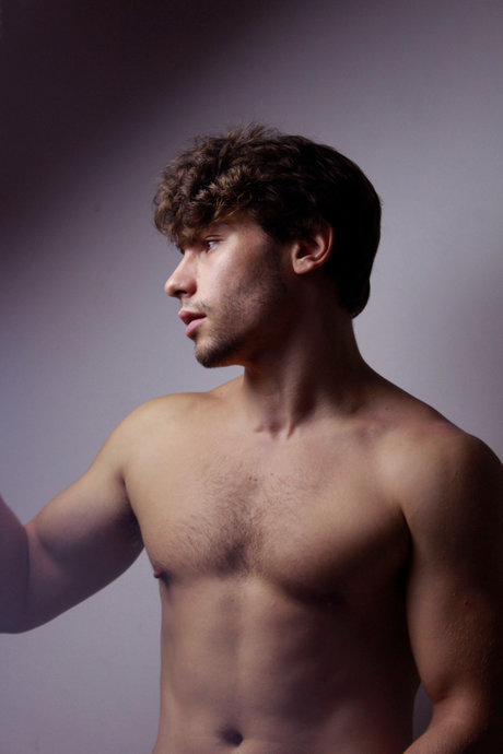 Alasti lekkinud OnlyFans-i pilt Leo Adonis
