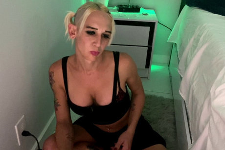Alaston vuotanut OnlyFans-kuva Leah Starr