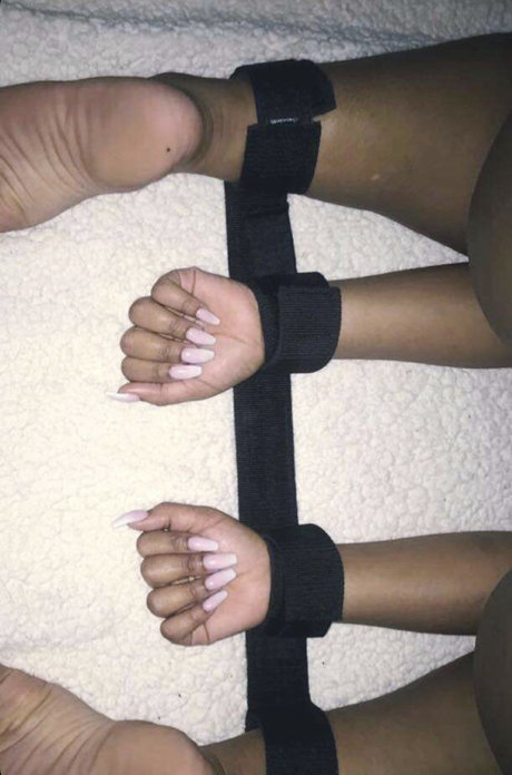 Alaston vuotanut OnlyFans-kuva Layla Litt
