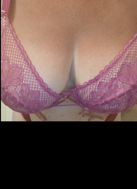 Nahá fotka uniklých OnlyFans od  Lipsqueen72 
