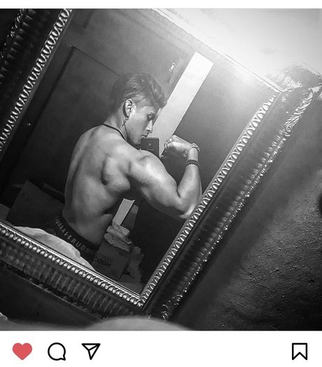 Обнаженная фотография утечки OnlyFans от Lin Kal Juarez