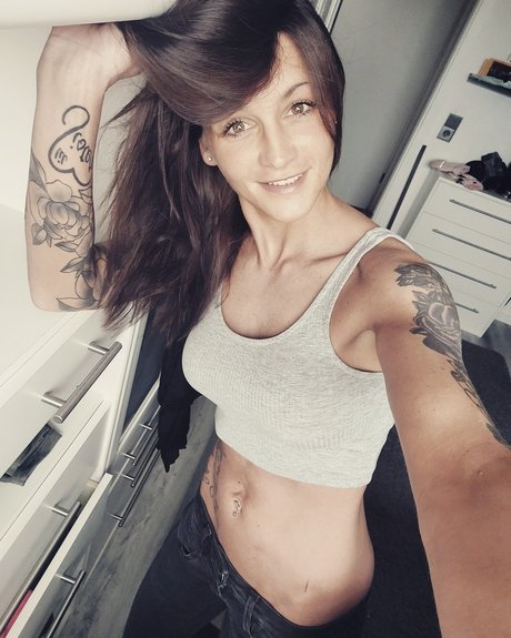 Lea OnlyFansリークヌード写真