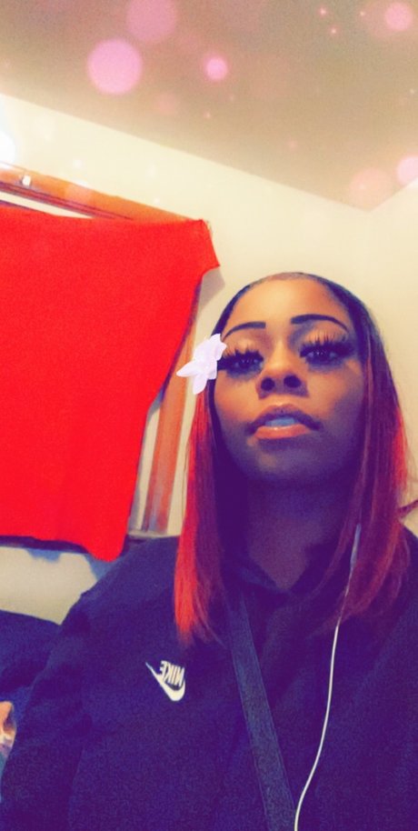 Alasti lekkinud OnlyFans-i pilt Flowerbomb93
