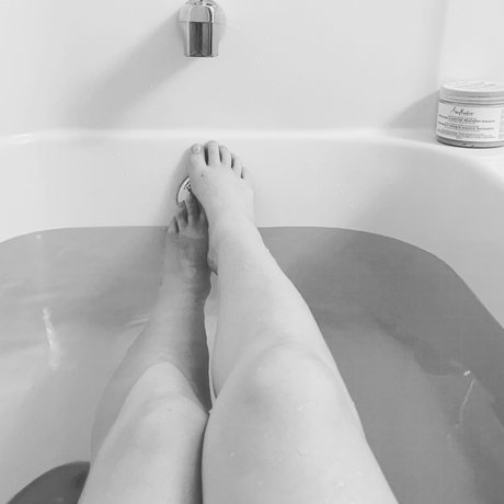 Naakte gelekte OnlyFans-foto van Lili