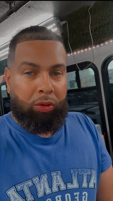Alaston vuotanut OnlyFans-kuva Lightskinjay