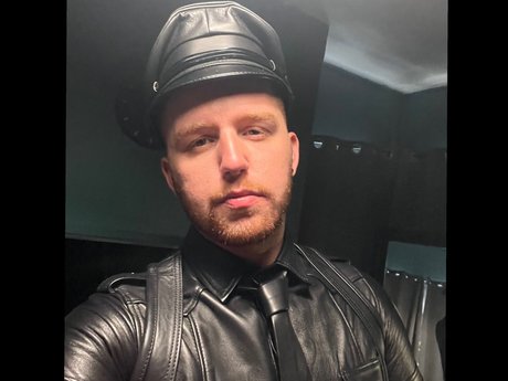 Alasti lekkinud OnlyFans-i pilt Lthrladnate