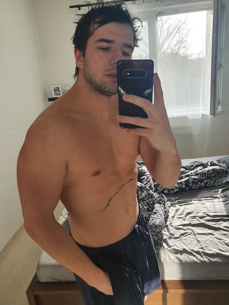 Naken läckt OnlyFans-bild av Lr93