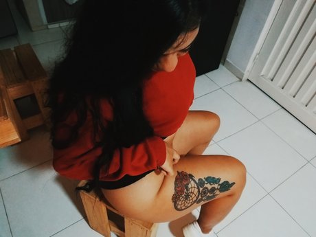 Alasti lekkinud OnlyFans-i pilt Kloren