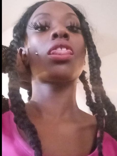 Foto nua vazada do OnlyFans de Lowkey