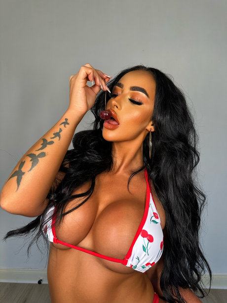 Naken läckt OnlyFans-bild av Sapphire
