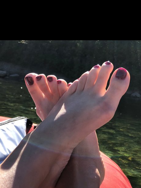 Naken läckt OnlyFans-bild av Lovelyfeet699