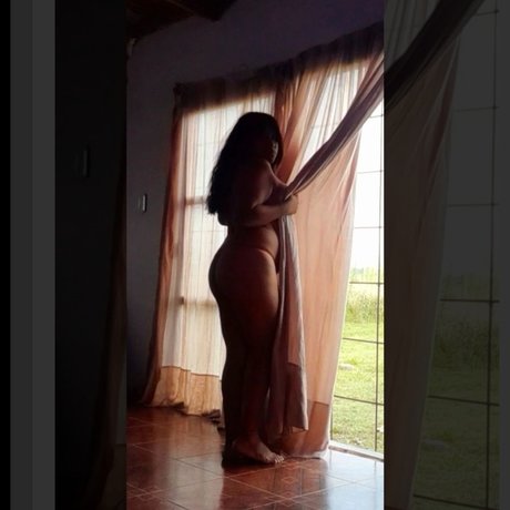 Naken läckt OnlyFans-bild av Lovely