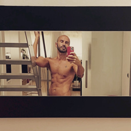 Naken lekkede OnlyFans-bilde av Lorenzice