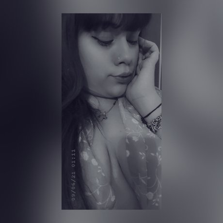 Alaston vuotanut OnlyFans-kuva Looolii
