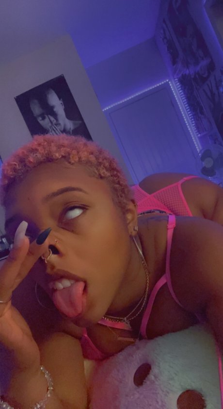 Naken läckt OnlyFans-bild av Londyn Lynxx