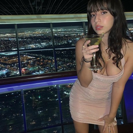 Photo nue de fuite OnlyFans de Lola Yung