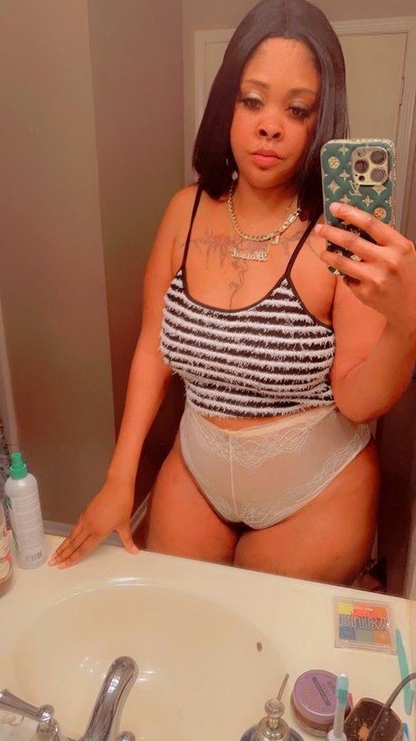 Alaston vuotanut OnlyFans-kuva Lola Fetishes