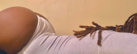 Foto nua vazada do OnlyFans de Lola Angelina