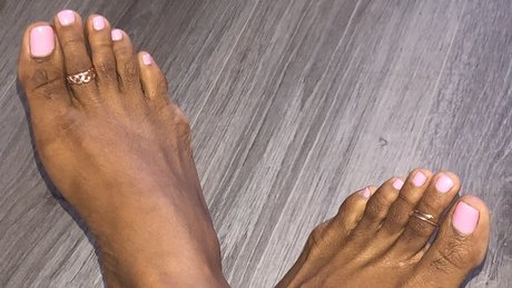 Обнаженная фотография утечки OnlyFans от Loganfeet