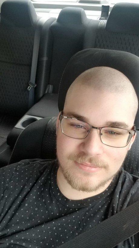 Naken läckt OnlyFans-bild av Logan The Loadbearer