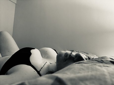 Обнаженная фотография утечки OnlyFans от Lizzinked