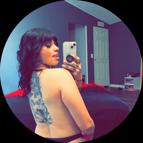 Lizzie Laree