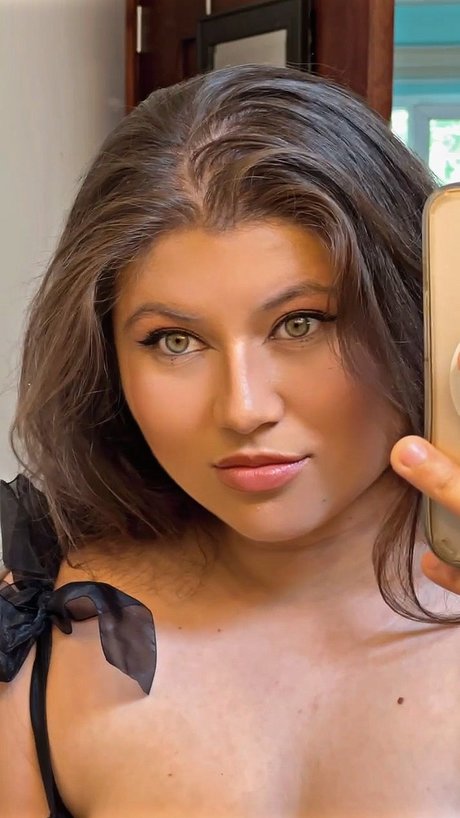 Nahá fotka uniklých OnlyFans od Lizzie