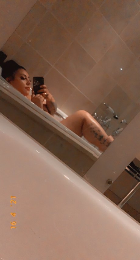 Naken läckt OnlyFans-bild av Lizaa Blue