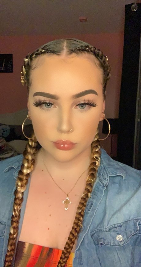 Naken läckt OnlyFans-bild av Olivia Nasty