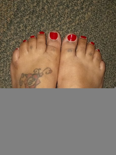 Naakte gelekte OnlyFans-foto van Madamsfeet13