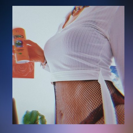 Alasti lekkinud OnlyFans-i pilt N