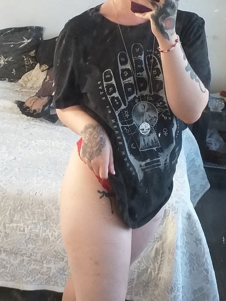 Naken läckt OnlyFans-bild av Mari