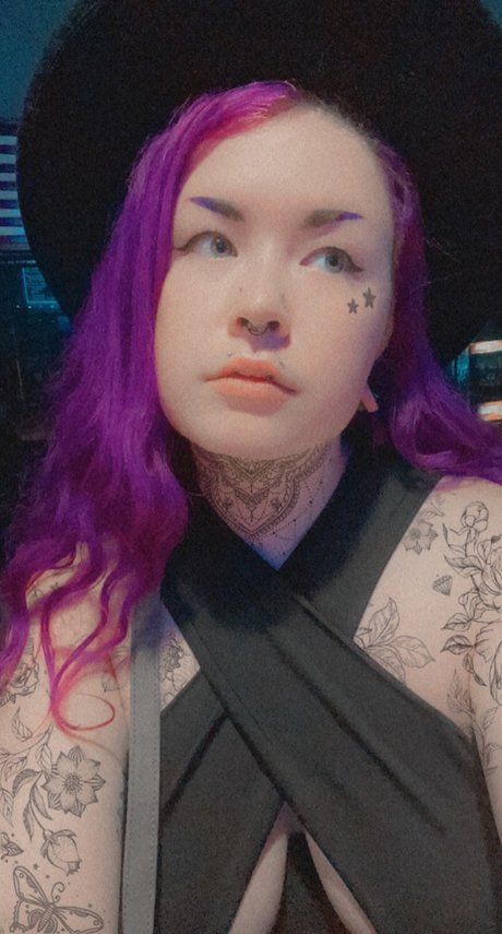 Alasti lekkinud OnlyFans-i pilt Mango