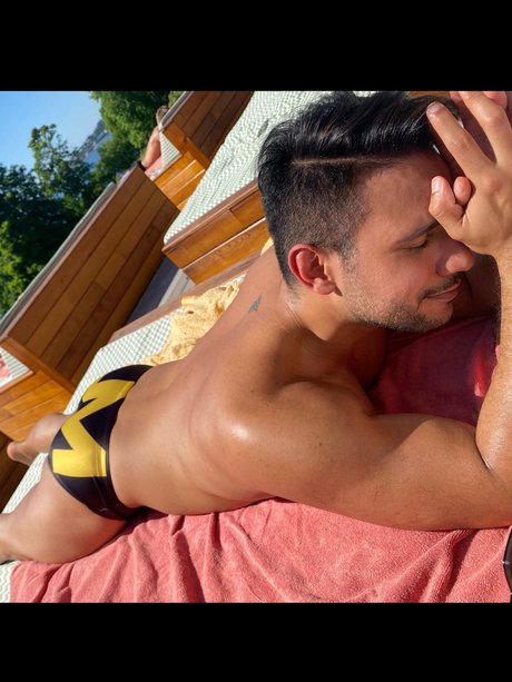Naken läckt OnlyFans-bild av Lyon