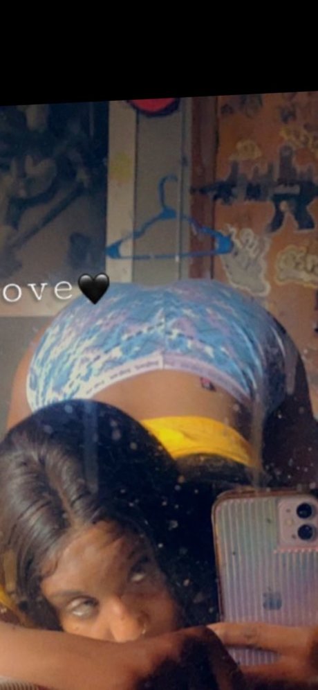 Alaston vuotanut OnlyFans-kuva Icyy