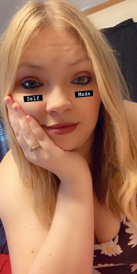 Naken läckt OnlyFans-bild av Lizzy