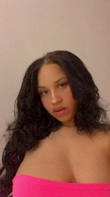 Nagie wyciekłe zdjęcie OnlyFans od Lunaomy
