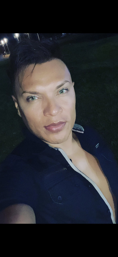 Nahá fotka uniklých OnlyFans od Robert