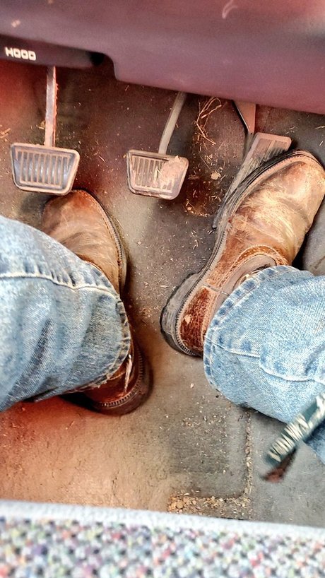 Naken läckt OnlyFans-bild av Luke Hansen The Rugged Cowboy Farmer