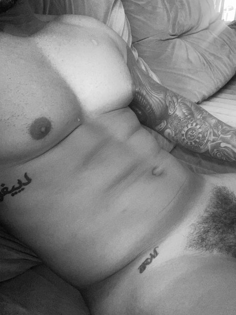 Обнаженная фотография утечки OnlyFans от Lucca Mattia