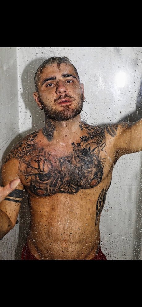 Обнаженная фотография утечки OnlyFans от Lucas Deen